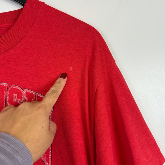Vintage Single Stitch Wisconsin Badgers Red TShirt Screen Stars Best - XL - Picture 3 of 9